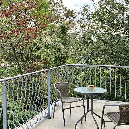 Schomberg Apartment *