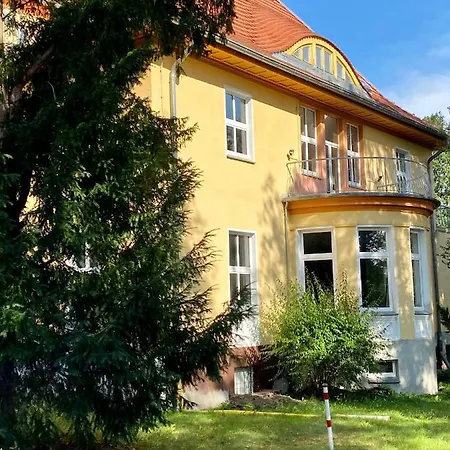 Schomberg Apartment