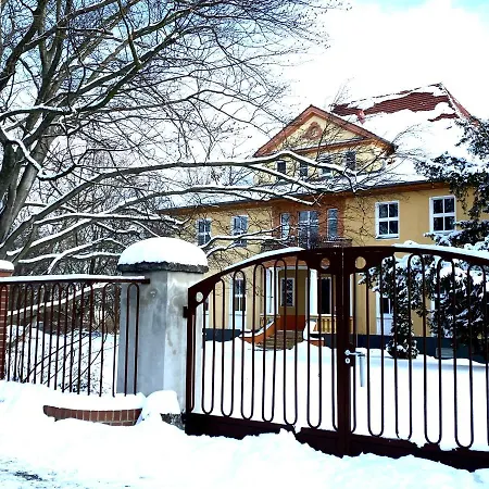 Schomberg Apartment